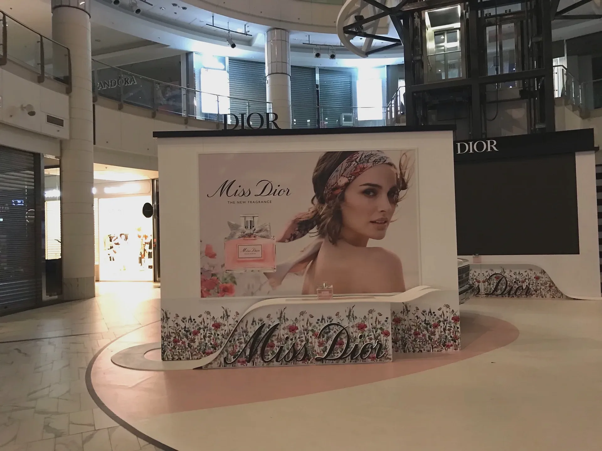 Stoisko reklamowe Dior