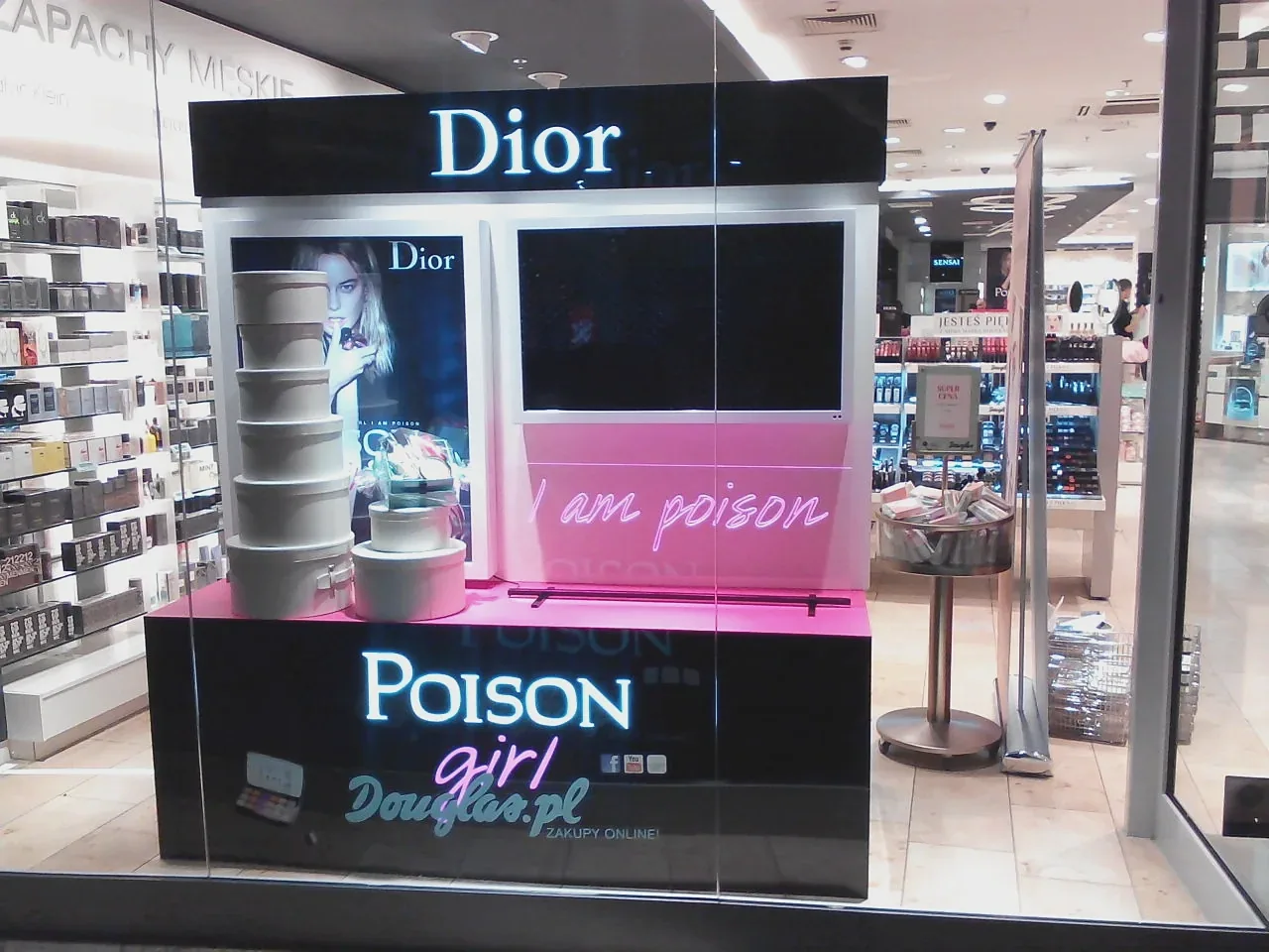 Podświetlana witryna reklamowa Dior Poison Girl