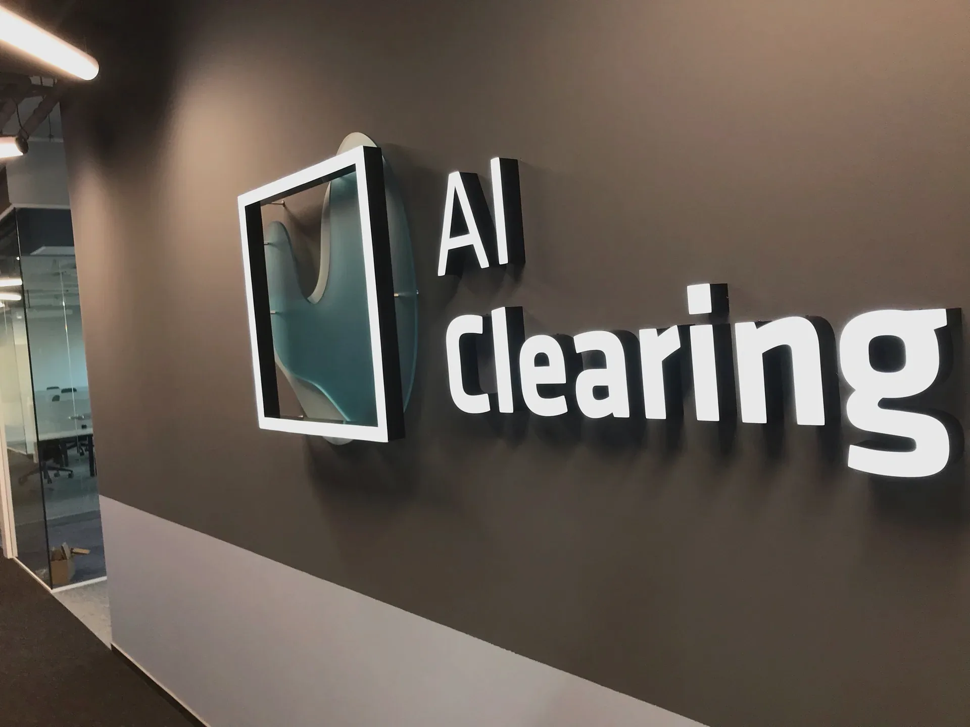 Przestrzenne logo AI Clearing