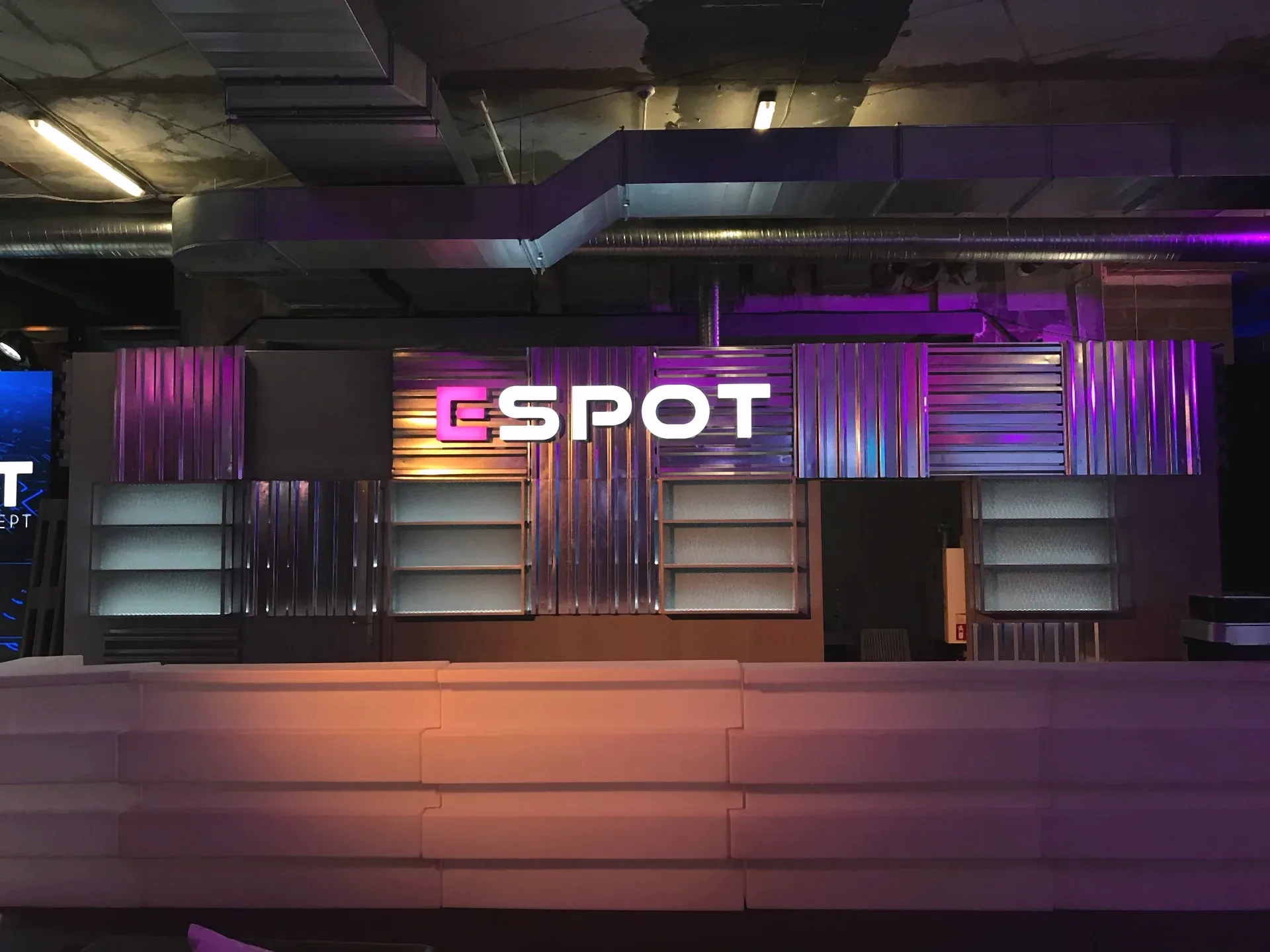 Branding przestrzeni ESPOT