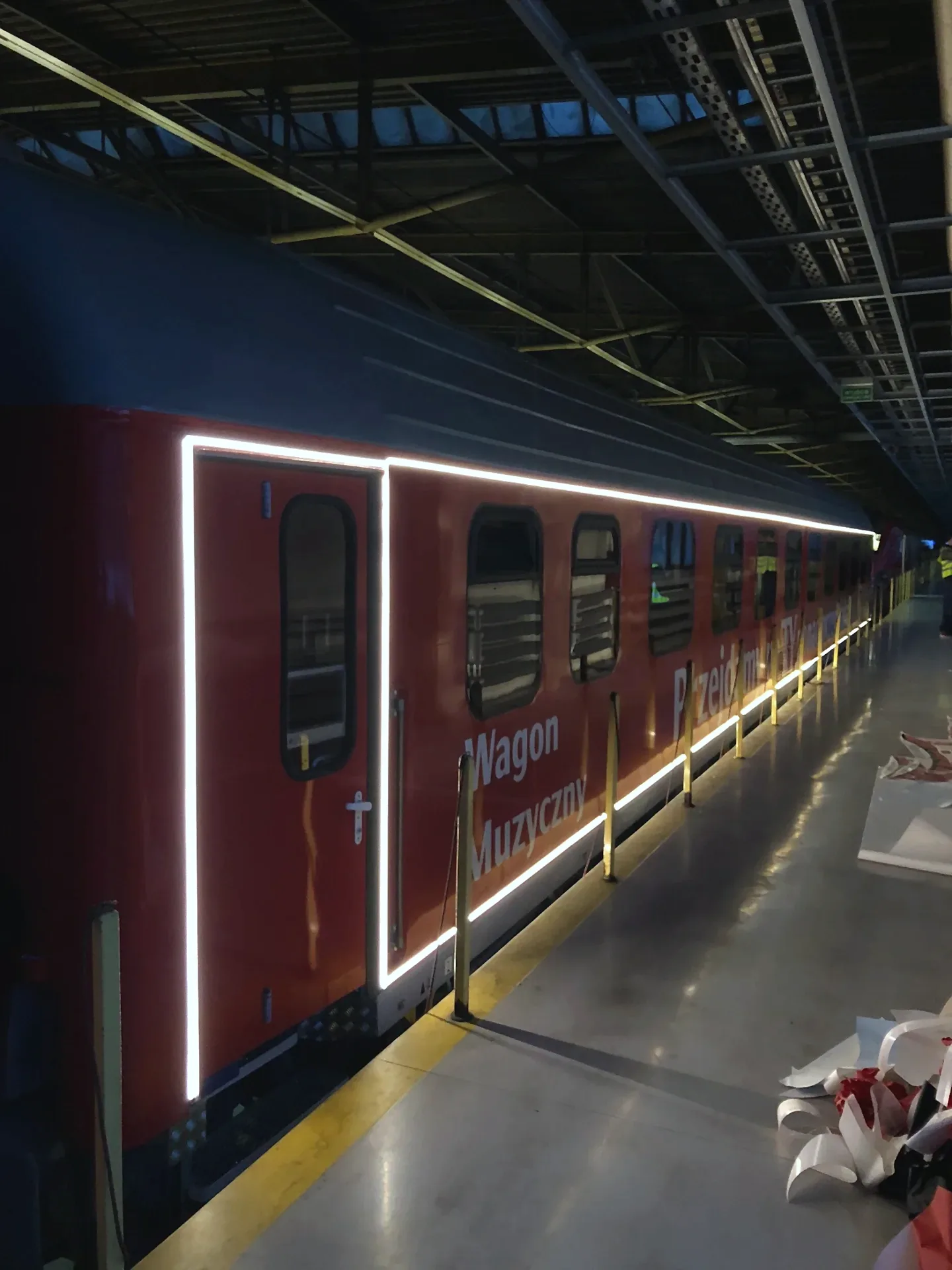 Reklamowe oklejenie wagonu metra