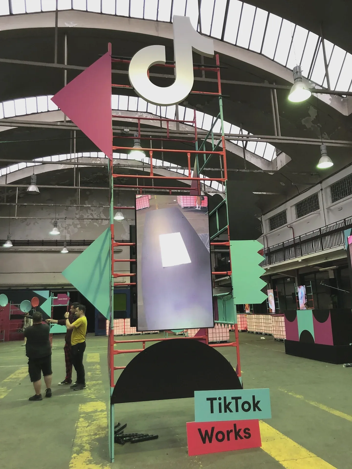 Zabudowa promocyjna TikTok