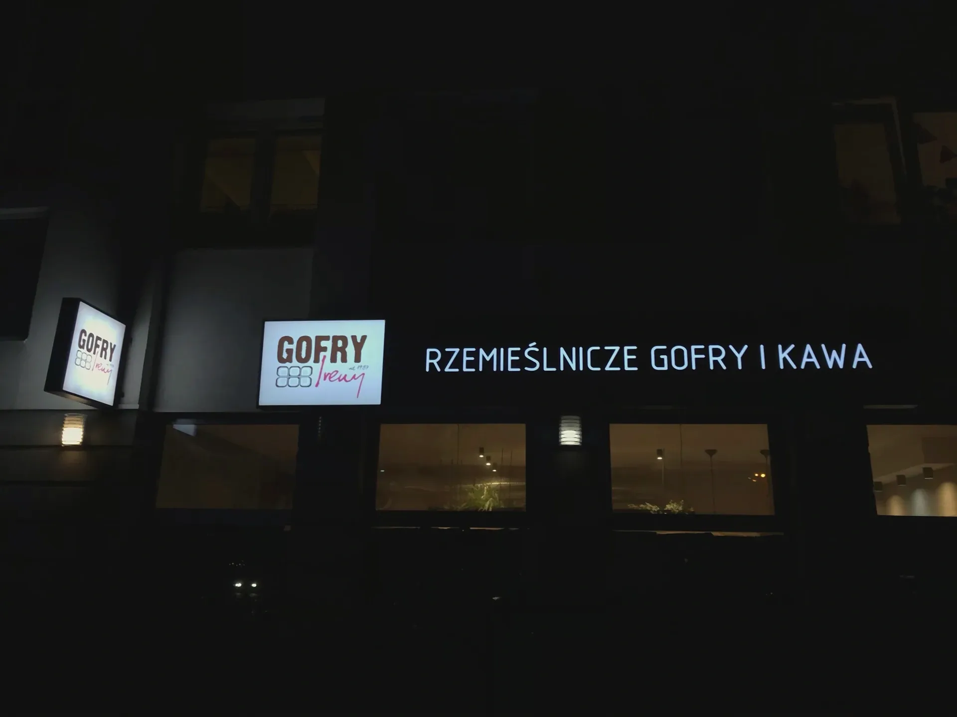 Podświetlany szyld punktu z goframi