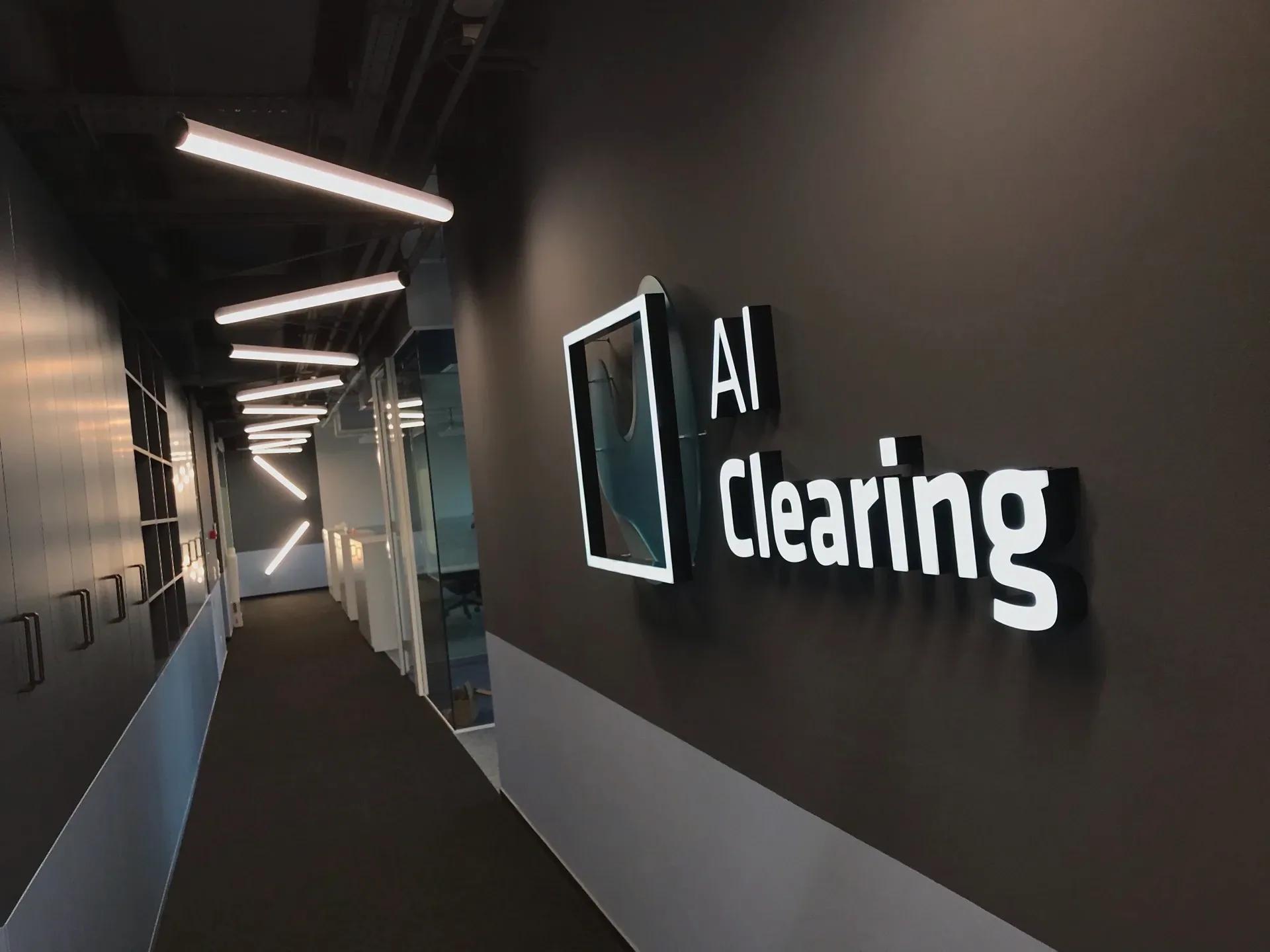Przestrzenne logo AI Clearing