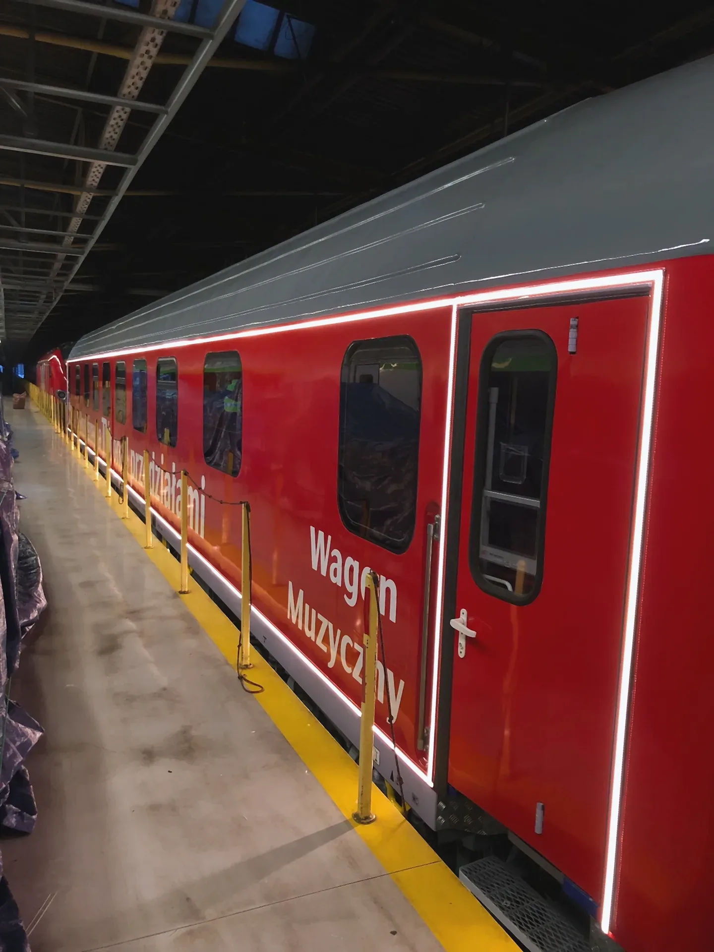 Reklamowe oklejenie wagonu metra