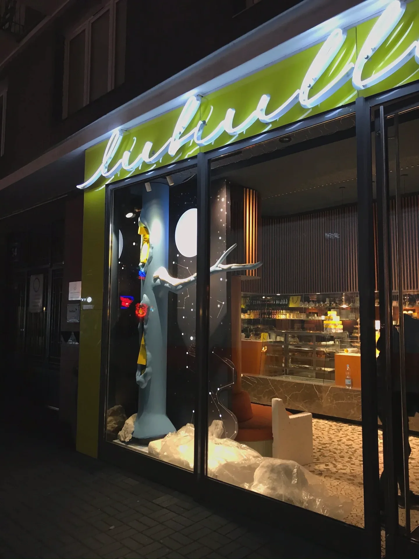 Dekoracja witryny cukierni Lukullus