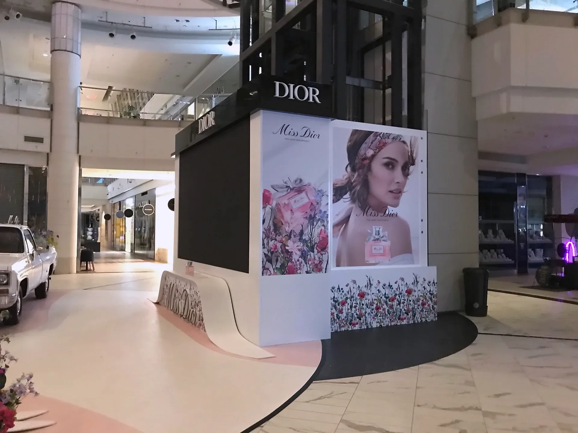 Stoisko reklamowe Dior