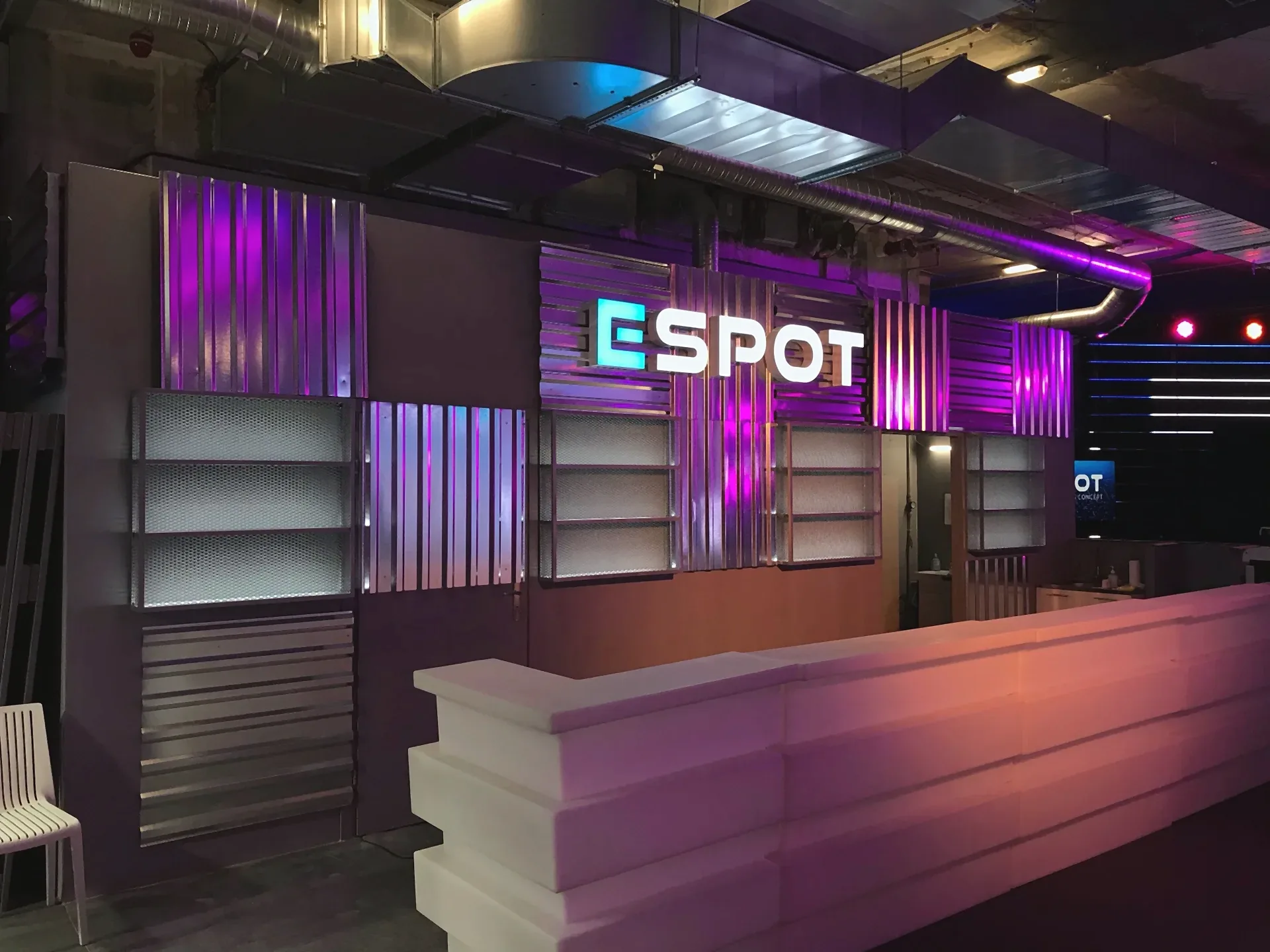 Branding przestrzeni ESPOT