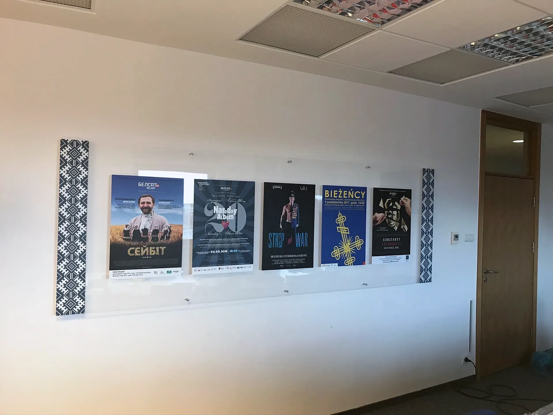 Fronty szafek z motywem haftu ludowego — ujęcie 2