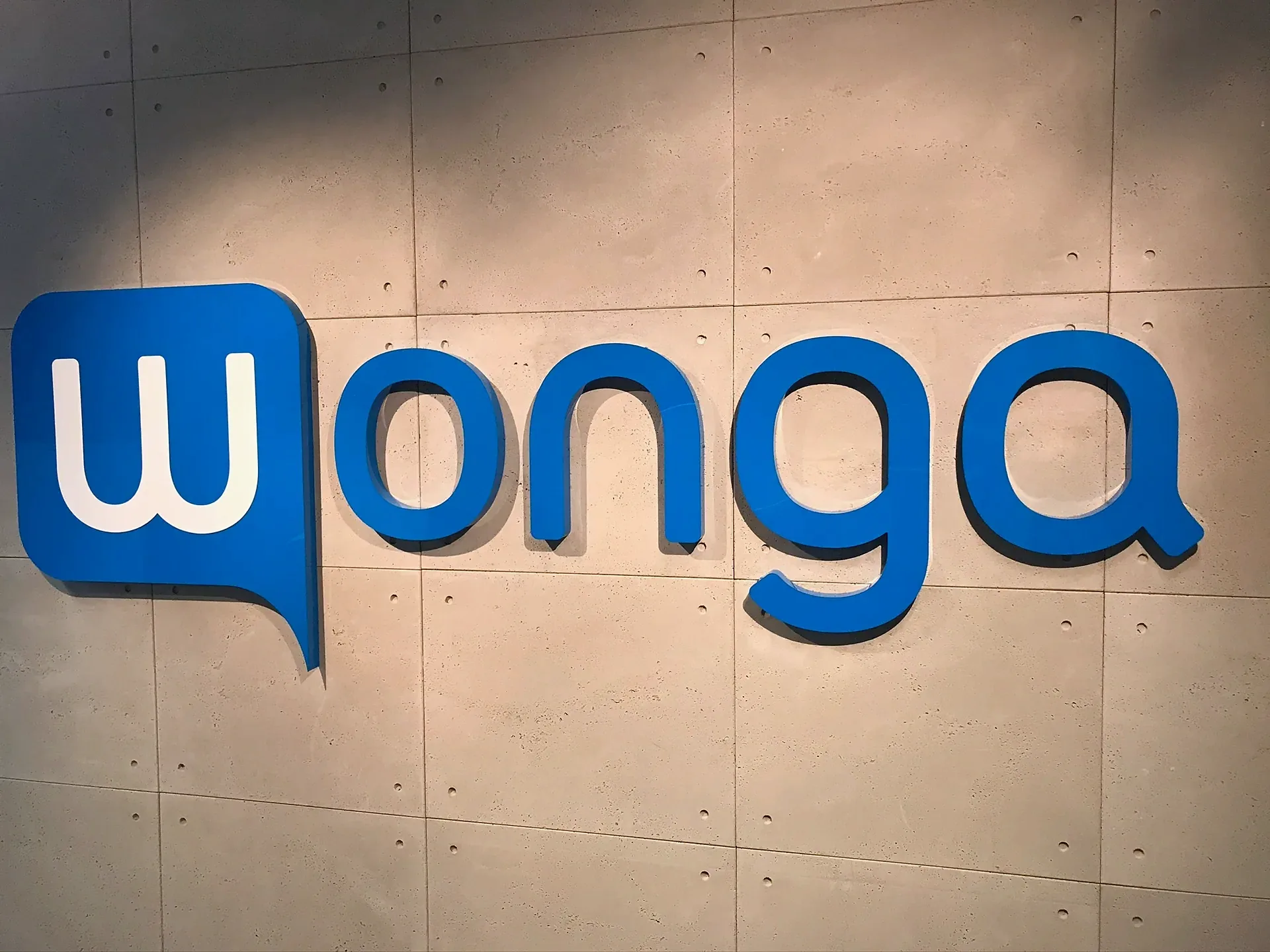 Branding wnętrza Wonga